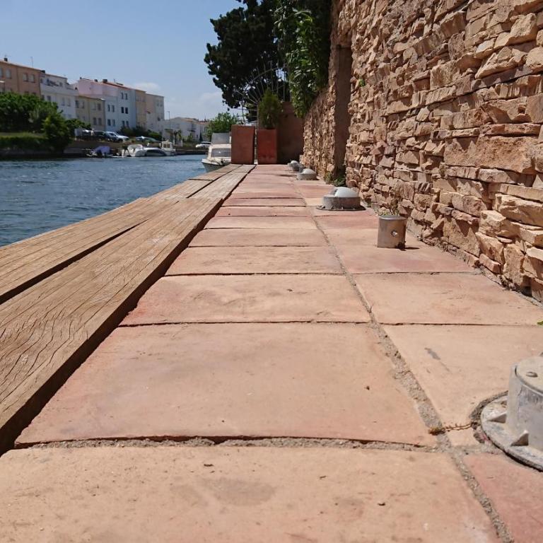 Villa Empuriabrava on main canal with 13 m private mooring, private pool, air con in all rooms, non-smoking - Villa de 3 dormitorios - 33