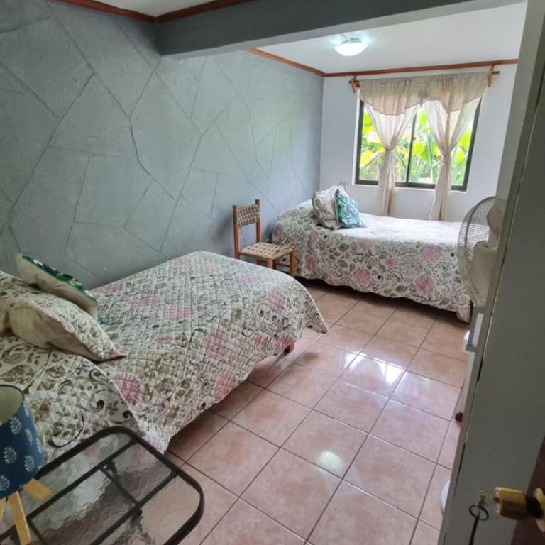 Hostal Vieroto - Habitación Doble con baño compartido - 2 camas - 14