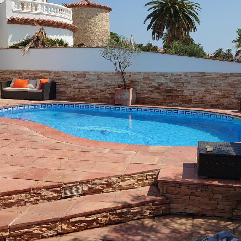 Villa Empuriabrava on main canal with 13 m private mooring, private pool, air con in all rooms, non-smoking - Villa de 3 dormitorios - 23