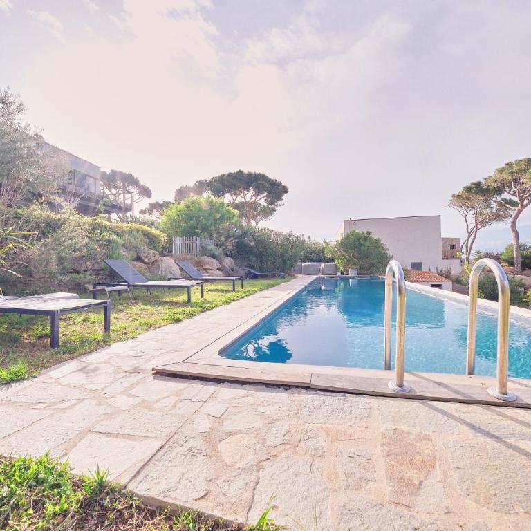Villa avec jardin et piscine - Villa 3 Chambres - 31