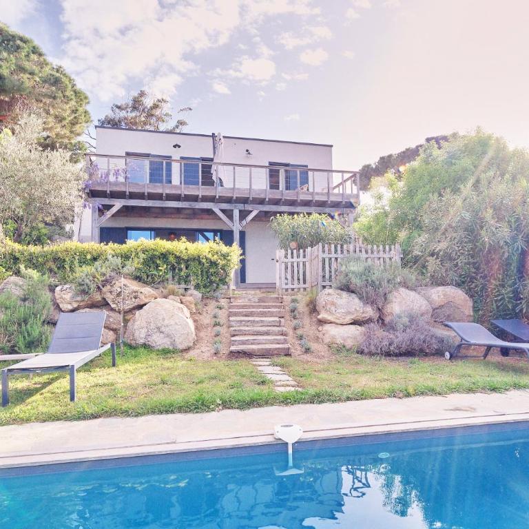 Villa avec jardin et piscine - Villa 3 Chambres - 32