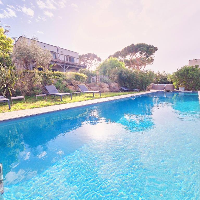 Villa avec jardin et piscine - Villa 3 Chambres - 2