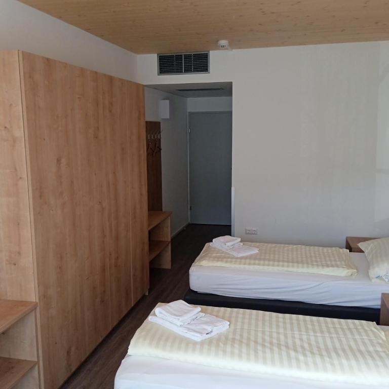 Sporthotel Ferlach, Self Check-In - Economy Vierbettzimmer - 13