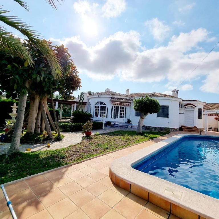 Charming Villa with Private Pool in Urb La Siesta Torrevieja - Casa - 2