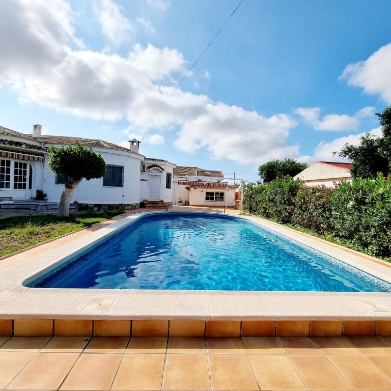 Charming Villa with Private Pool in Urb La Siesta Torrevieja - Casa - 1