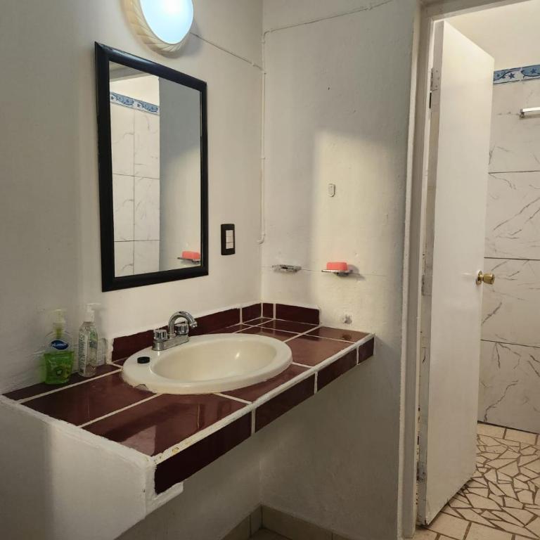 Alexandross - Deluxe Room - 6