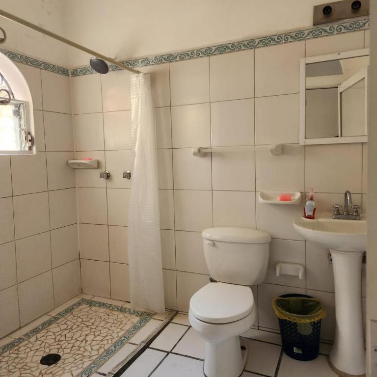 Alexandross - Deluxe Room - 8