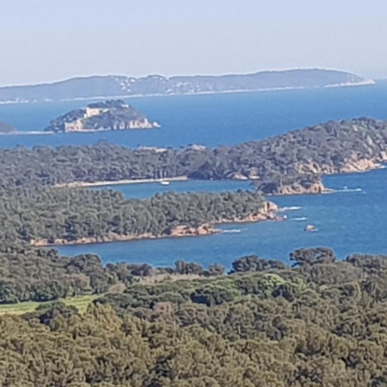 Rez de Jardin T3 recent et calme au Nouvelles Terres à La Londe les Maures - Appartement 2 Chambres - 30