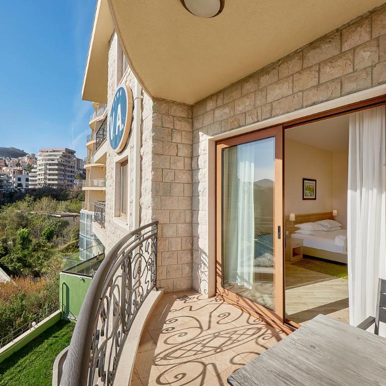 Villa Allende - Dvokrevetna Soba sa Bračnim Krevetom/Zasebnim Krevetima i Balkonom - 9