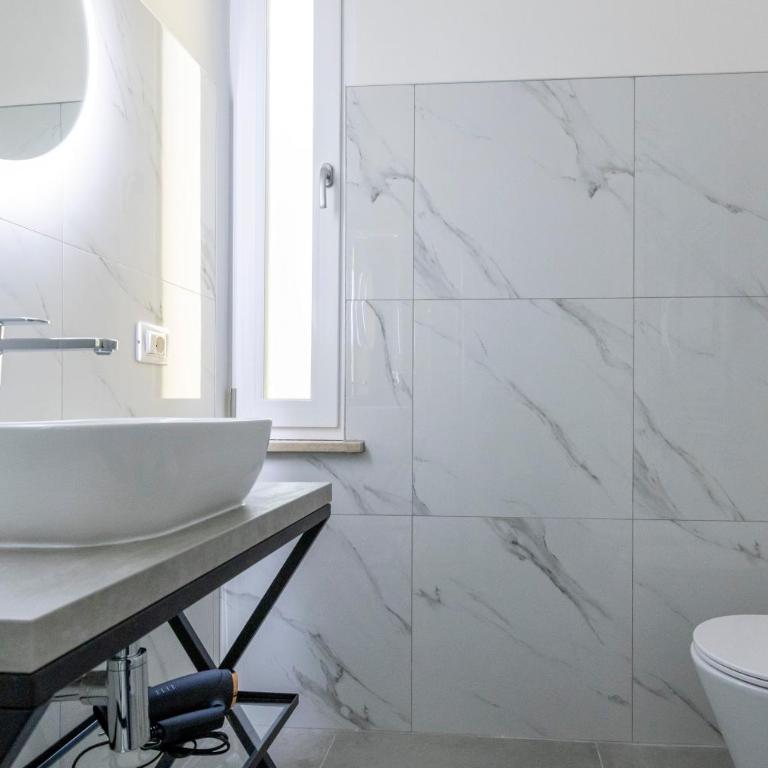 Shiny Rooms Verona - Double Room with Balcony - 16