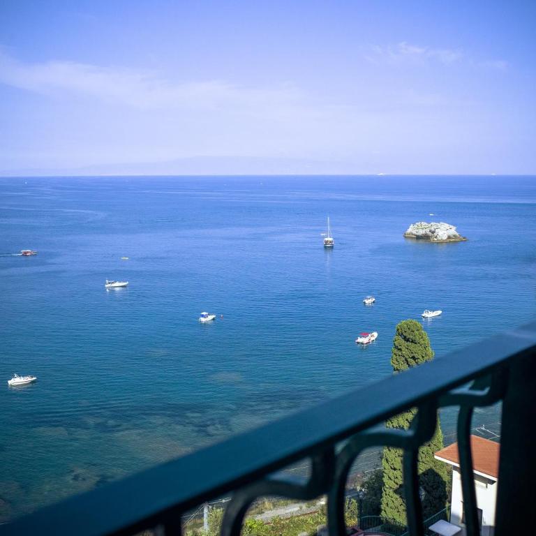 Bay Palace Mazzarò - Camera Matrimoniale/Doppia con Letti Singoli con Vista Mare - 2