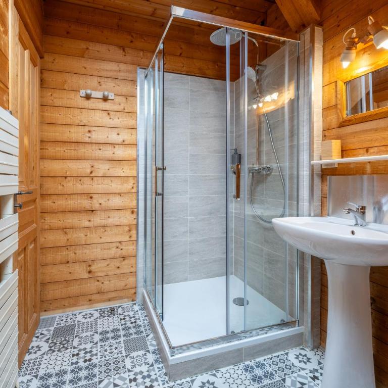 Chalet-Sixtine A large family chalet of 600m2 near La Clusaz - Chalet - 60