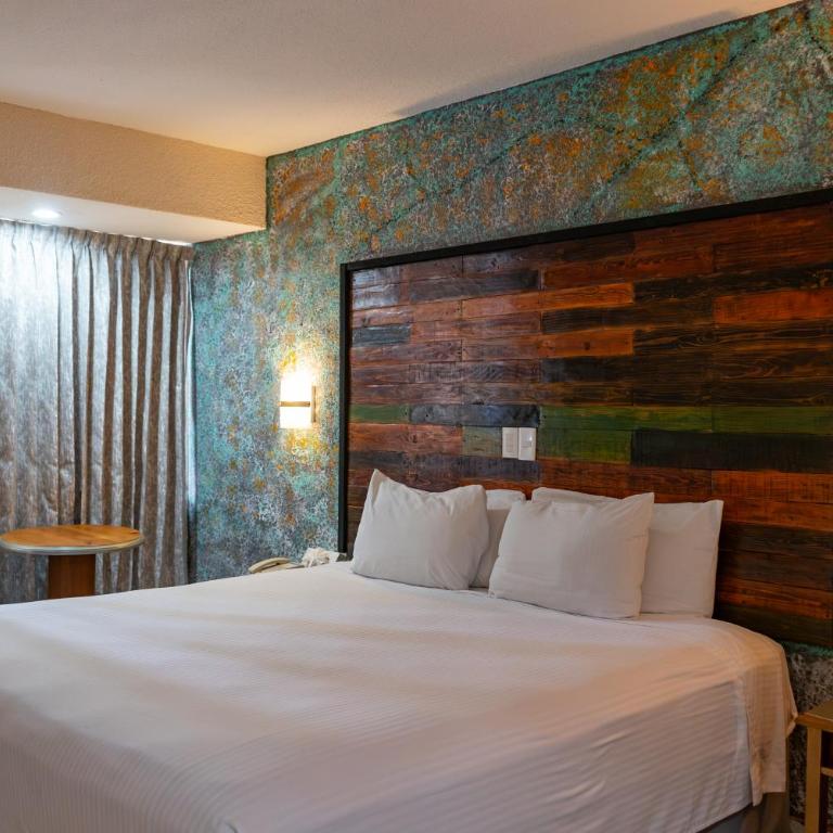 La Concha Beach Hotel & Club - Habitación con cama extragrande. - 2