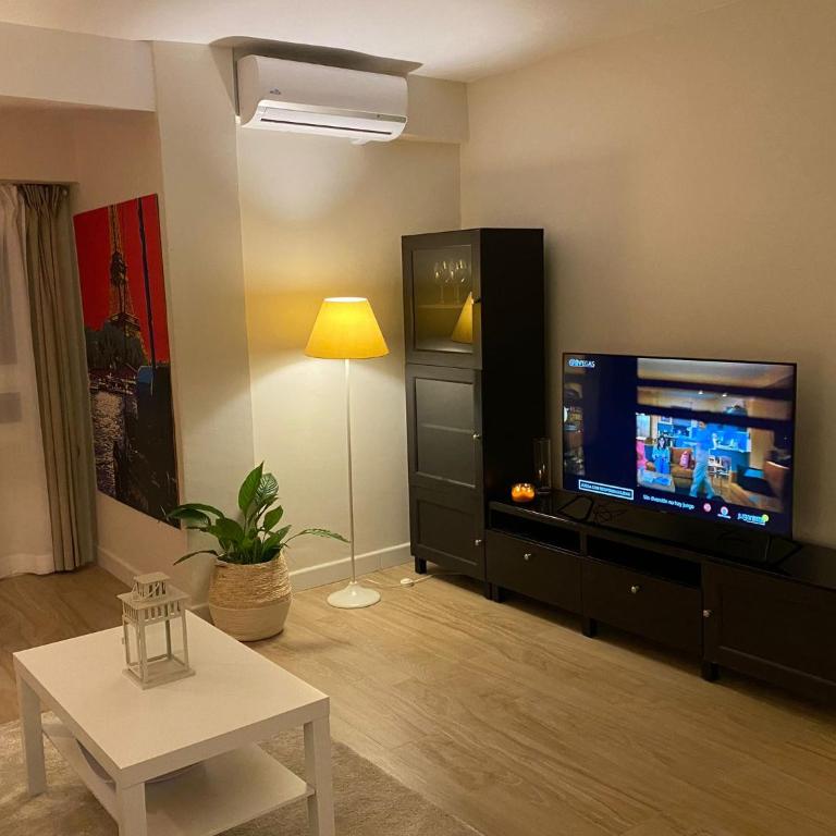 Family Home AVE Joaquín Sorolla & Centro - Two-Bedroom Apartment - 25