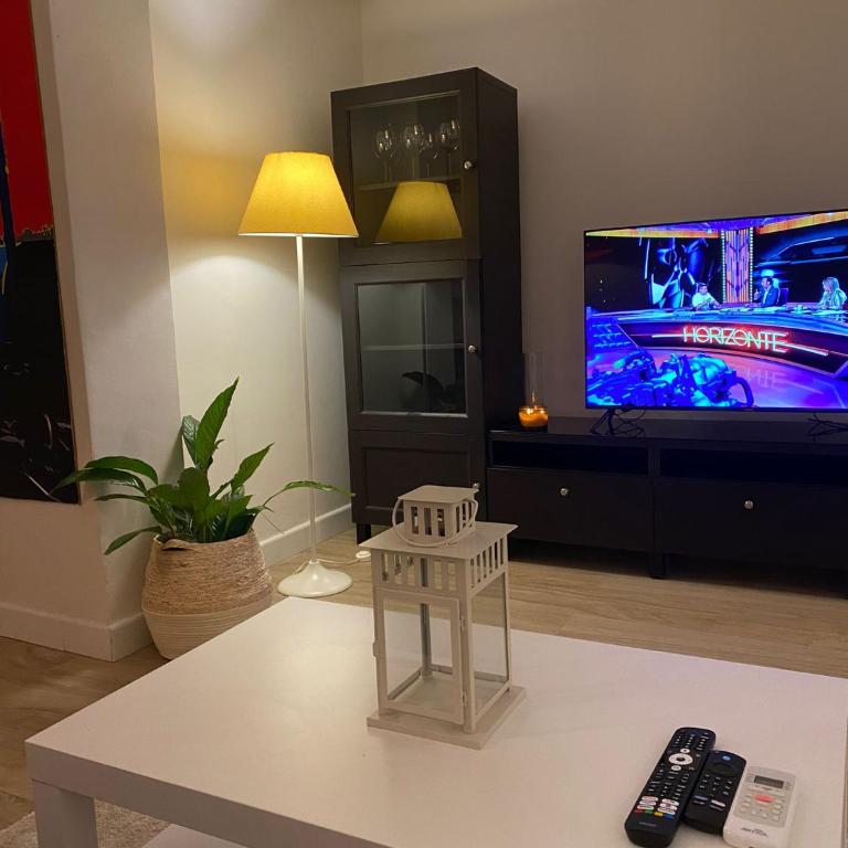 Family Home AVE Joaquín Sorolla & Centro - Two-Bedroom Apartment - 24