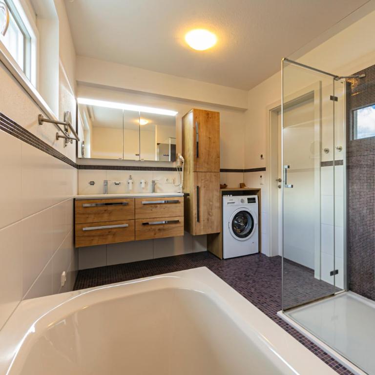H19 - Modernes Ferienhaus 145qm, 3SZ, Wellnessbereich mit Sauna und Dachterrasse mit Panoramablick, Kühlen und Heizen mit Geothermie - Vacation Home - 17
