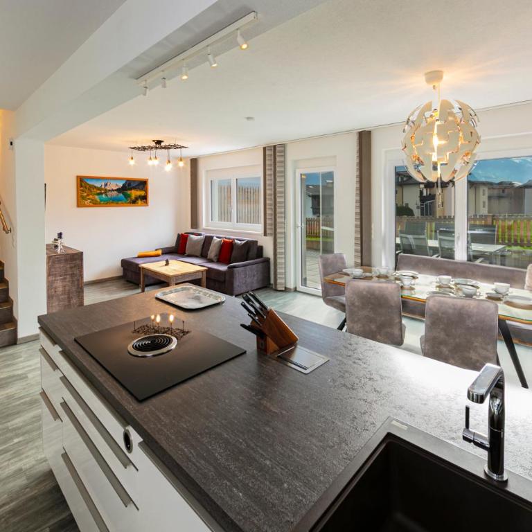 H19 - Modernes Ferienhaus 145qm, 3SZ, Wellnessbereich mit Sauna und Dachterrasse mit Panoramablick, Kühlen und Heizen mit Geothermie - Vacation Home - 2