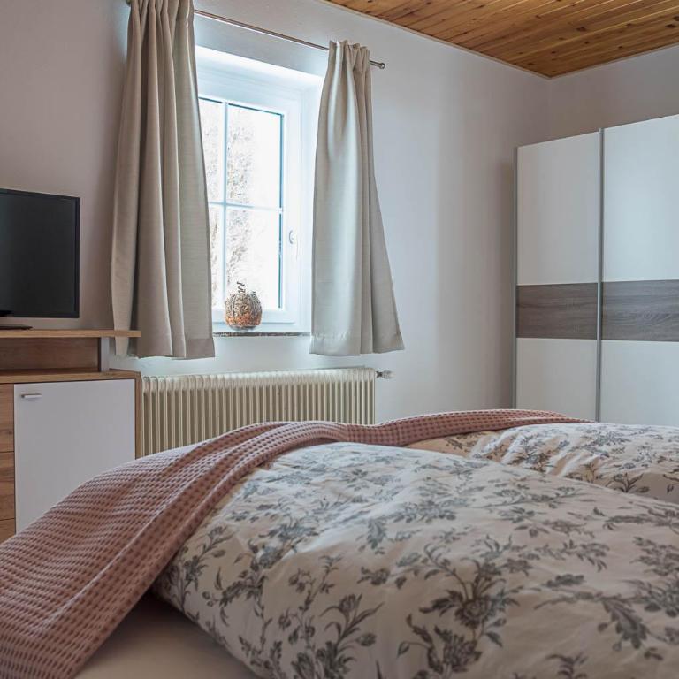 Waldruhe - Bett, Frühstück & ein Lächeln - Apartment mit 2 Schlafzimmern - 5