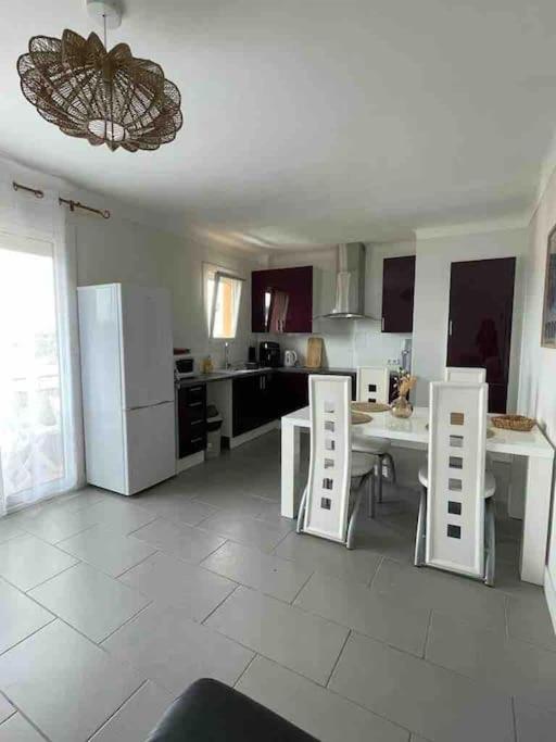 Séjour en famille no stress ! 2 chambres, équipement bébé, plage et marché à pied - Appartement 2 Chambres - 9