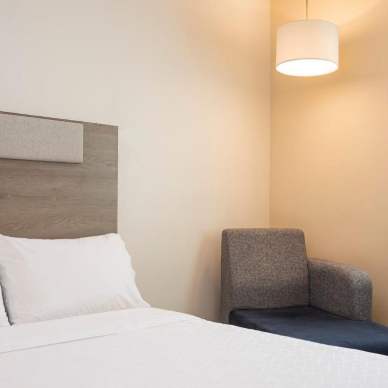 Holiday Inn Express Guadalajara Iteso by IHG - Habitación Estándar - 4