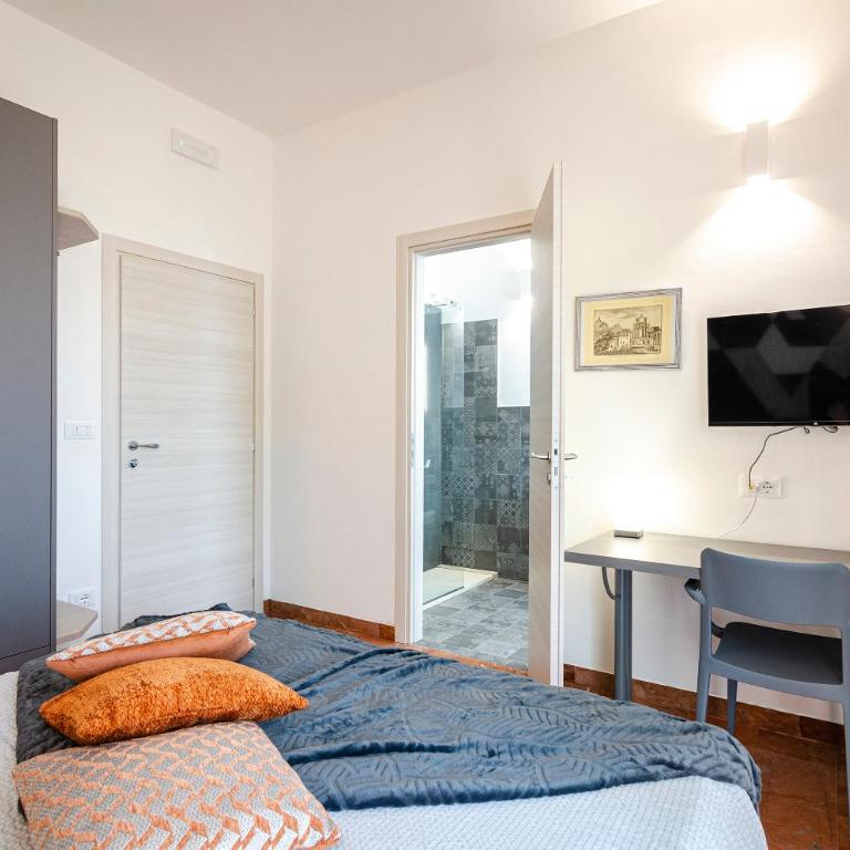 B&B Corsini - Double Room with Balcony - 25