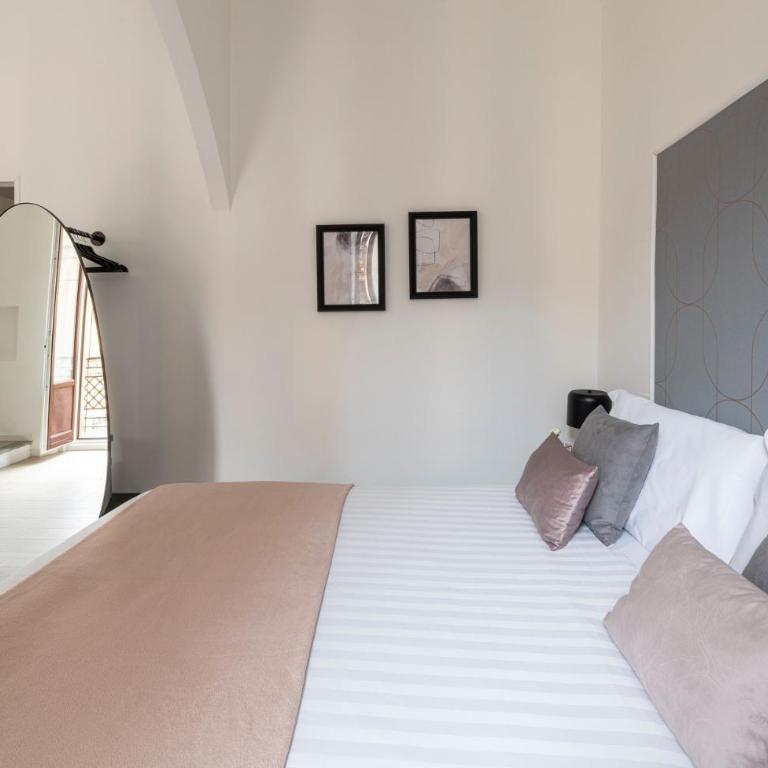 Easylife - Suite in Porta Venezia - Camera Matrimoniale Deluxe - 2