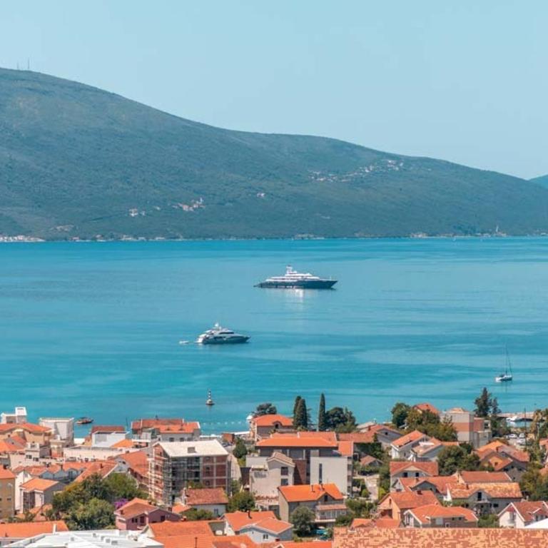 MonteLux Mansion - Villa - 5