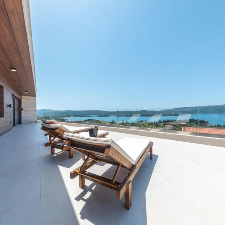 MonteLux Mansion - Villa - 11