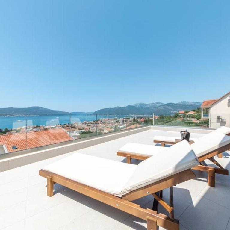 MonteLux Mansion - Villa - 16