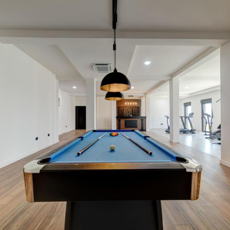 MonteLux Mansion - Villa - 18