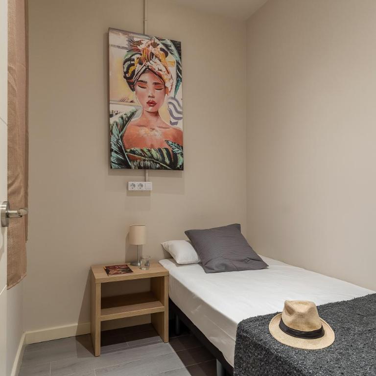 AB Nou de la Rambla - Three-Bedroom Apartment 1 - 1