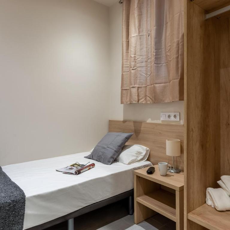 AB Nou de la Rambla - Three-Bedroom Apartment 1 - 7