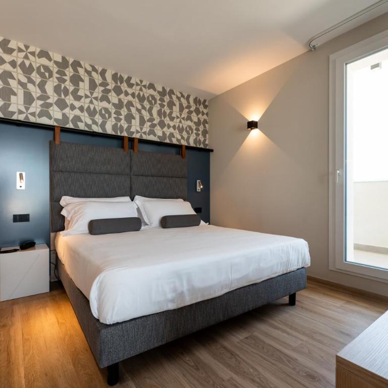 Hotel Sporting Riccione - Suite Panoramic con Terrazza e Vasca Idromassaggio - Fronte Mare - 10