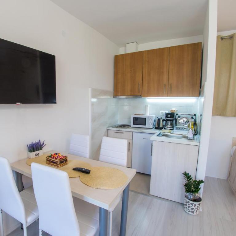 Apartments Charm Nest - Studio Apartment - 8