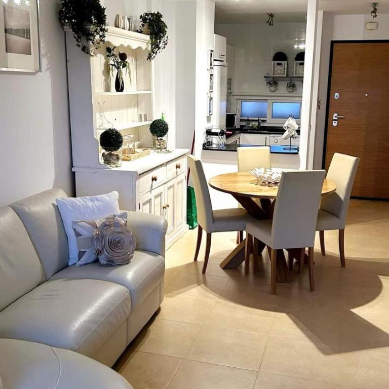 Thistle 2.0b - Two-Bedroom Apartment - 9