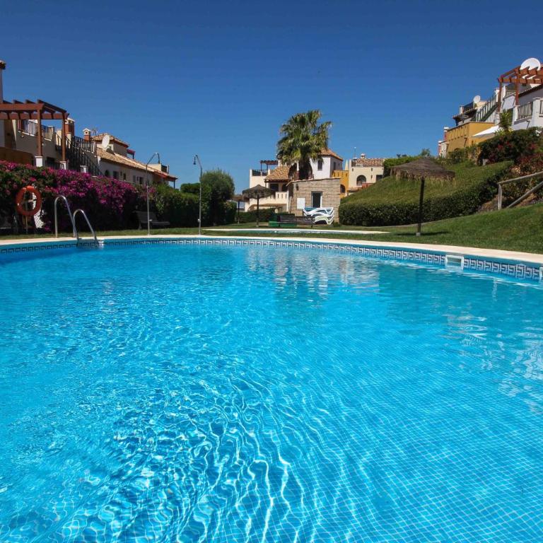 Bright 3-Bedroom Townhouse - Las Lomas - BAU01 - Three-Bedroom Townhouse - 1