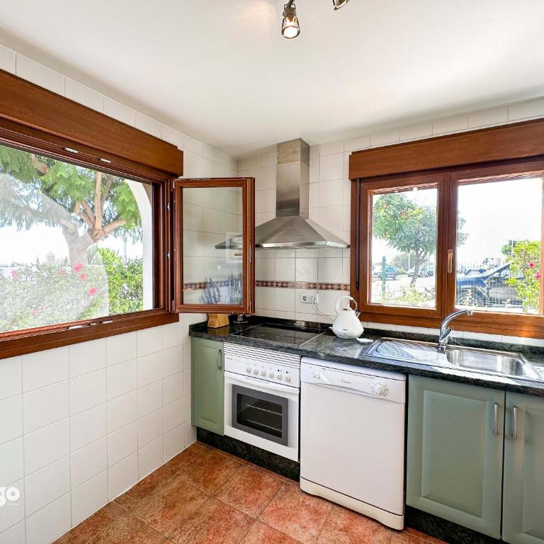 Bright 3-Bedroom Townhouse - Las Lomas - BAU01 - Three-Bedroom Townhouse - 18