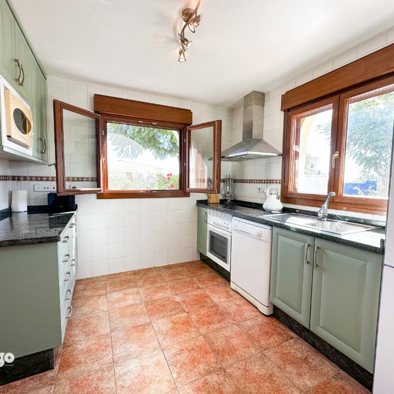 Bright 3-Bedroom Townhouse - Las Lomas - BAU01 - Three-Bedroom Townhouse - 20