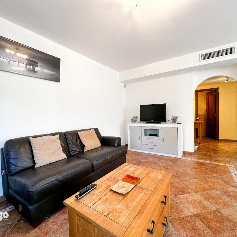 Bright 3-Bedroom Townhouse - Las Lomas - BAU01 - Three-Bedroom Townhouse - 21