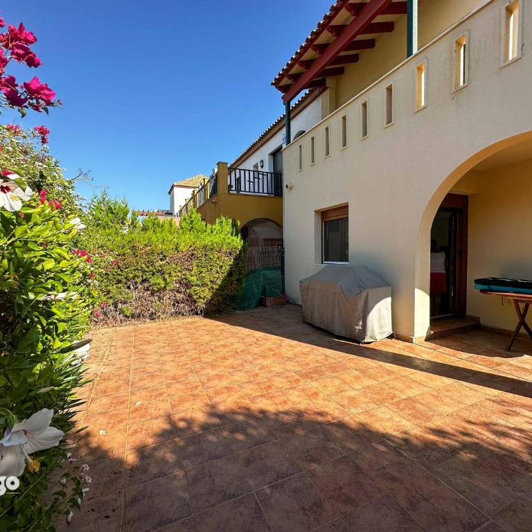 Bright 3-Bedroom Townhouse - Las Lomas - BAU01 - Three-Bedroom Townhouse - 26