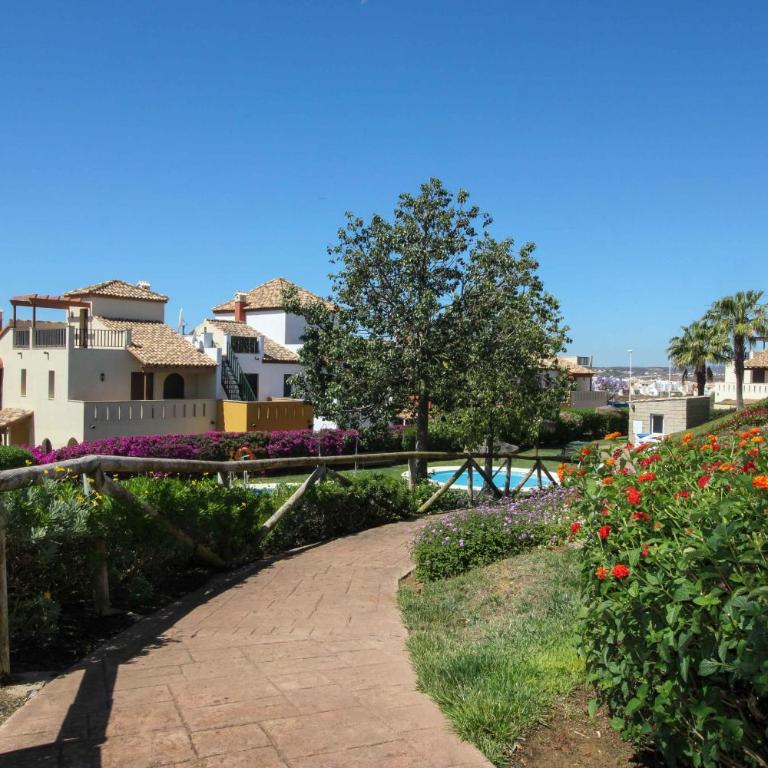 Bright 3-Bedroom Townhouse - Las Lomas - BAU01 - Three-Bedroom Townhouse - 27