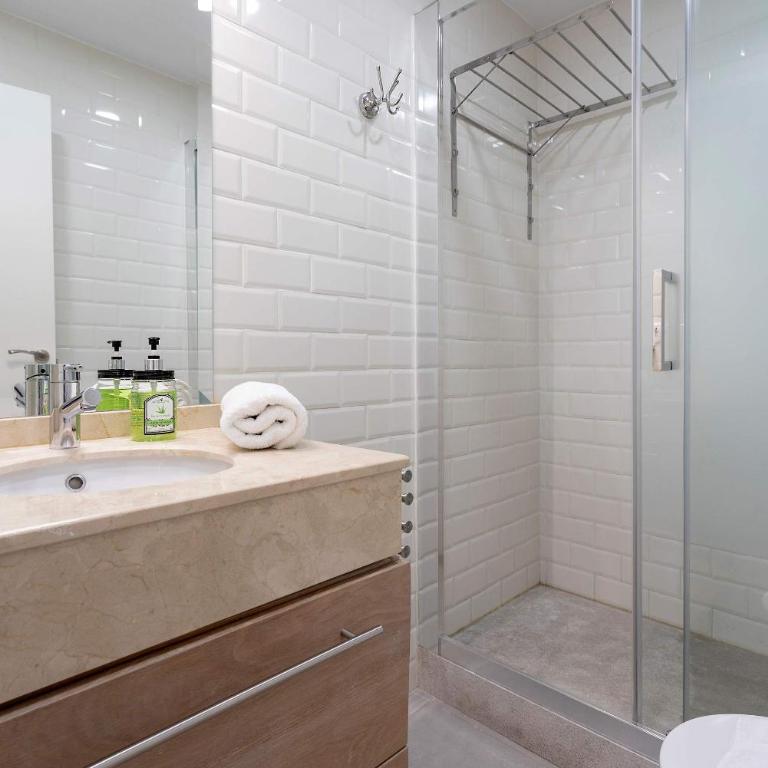 Genteel Home Varela - Two-Bedroom Apartment - 11