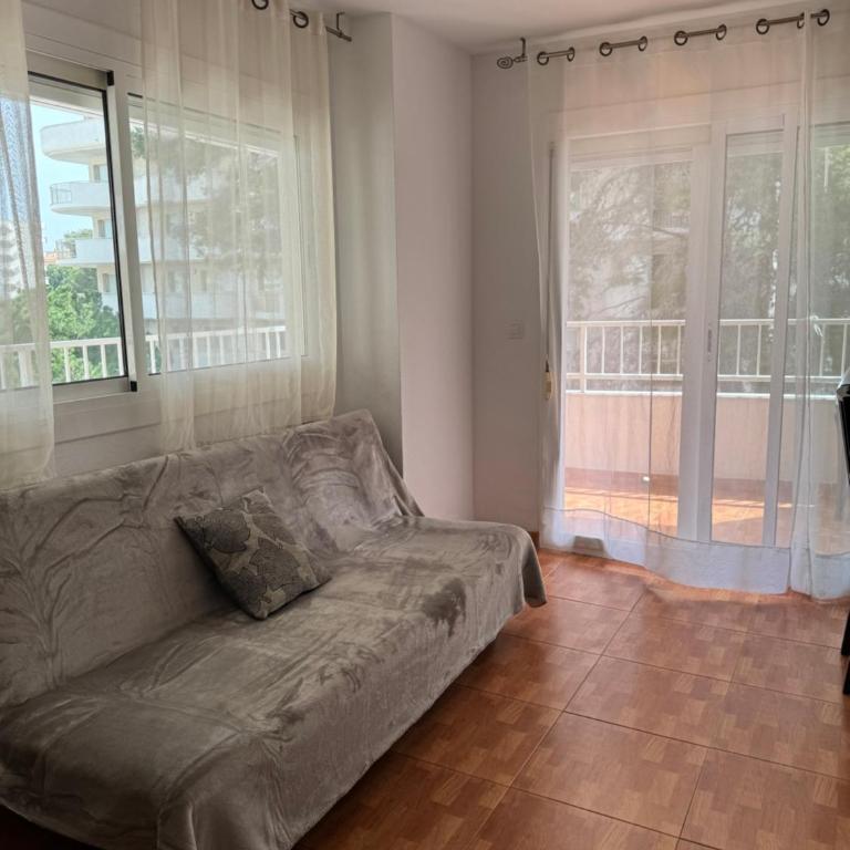 Apartmentos Salou Summer Life - Three-Bedroom Apartment - 9