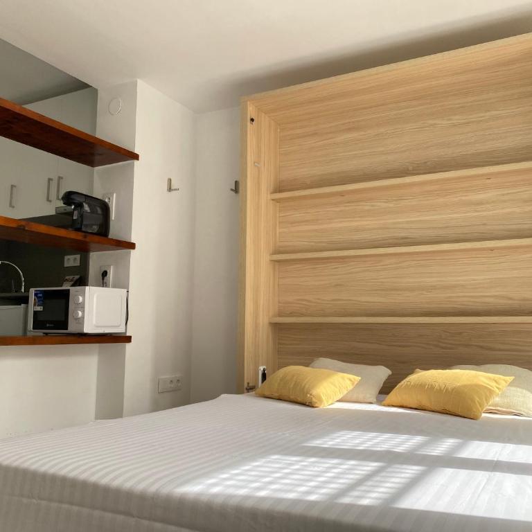 Agi Porthos Apartments - One-Bedroom Apartment - 3