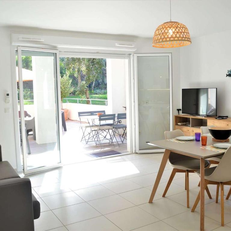 Appartement 3 pièces avec clim, piscine et terrasse - 500m plage, parking, Cavalaire sur Mer - FR-1-226B-77 - Appartement (4 Adultes) - 12