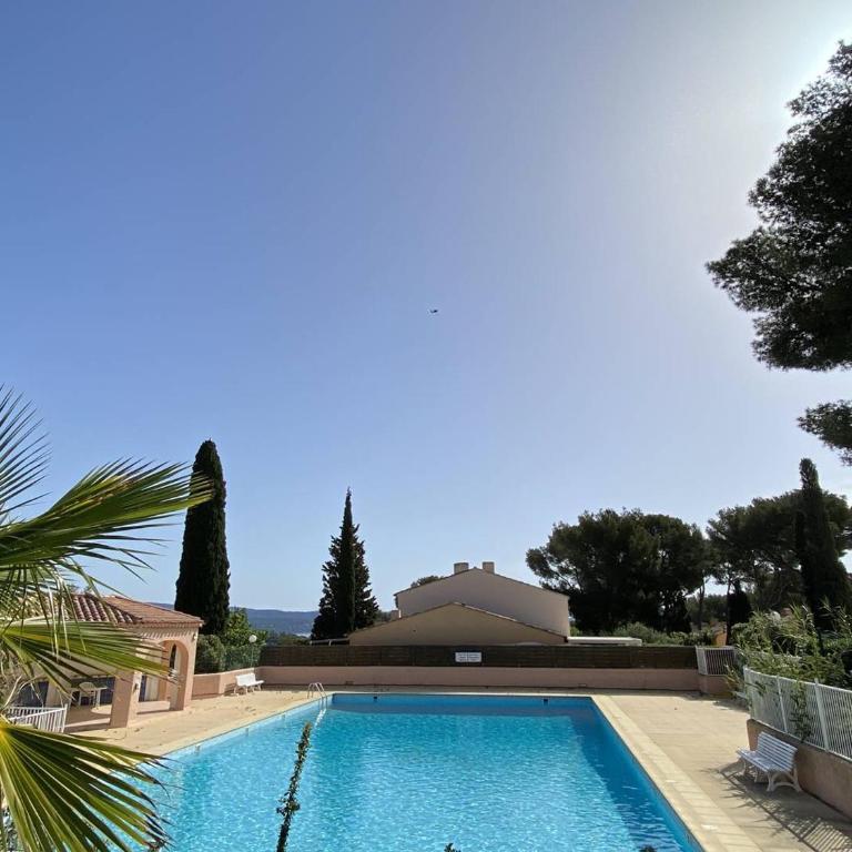 Mazet rénové avec piscine, tennis, 2 terrasses à Cavalaire-sur-Mer. - FR-1-100-333 - Maison de Vacances - 18