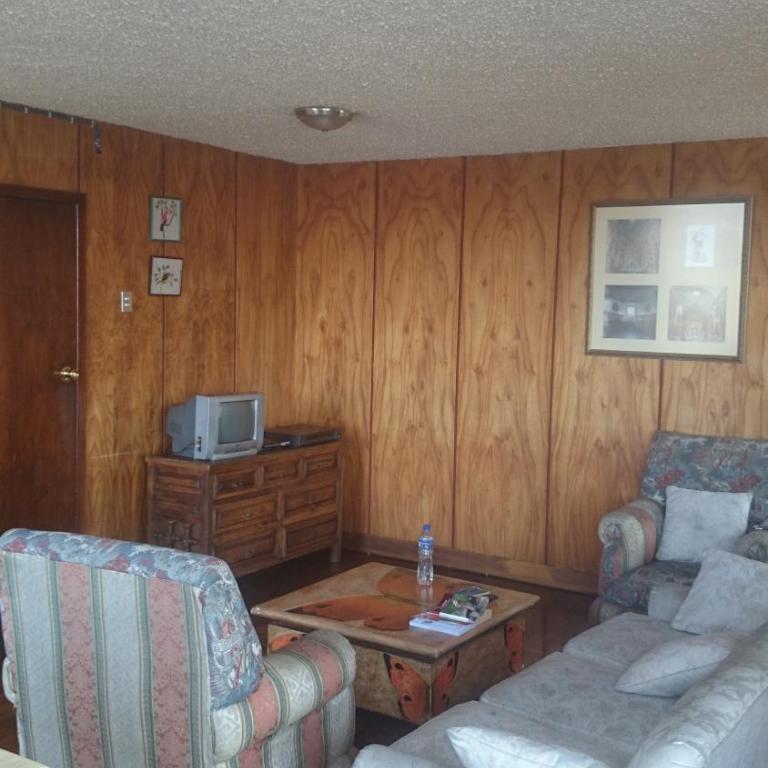 The Quito Guest House with Yellow Balconies for Travellers - Three-Bedroom Suite - 30