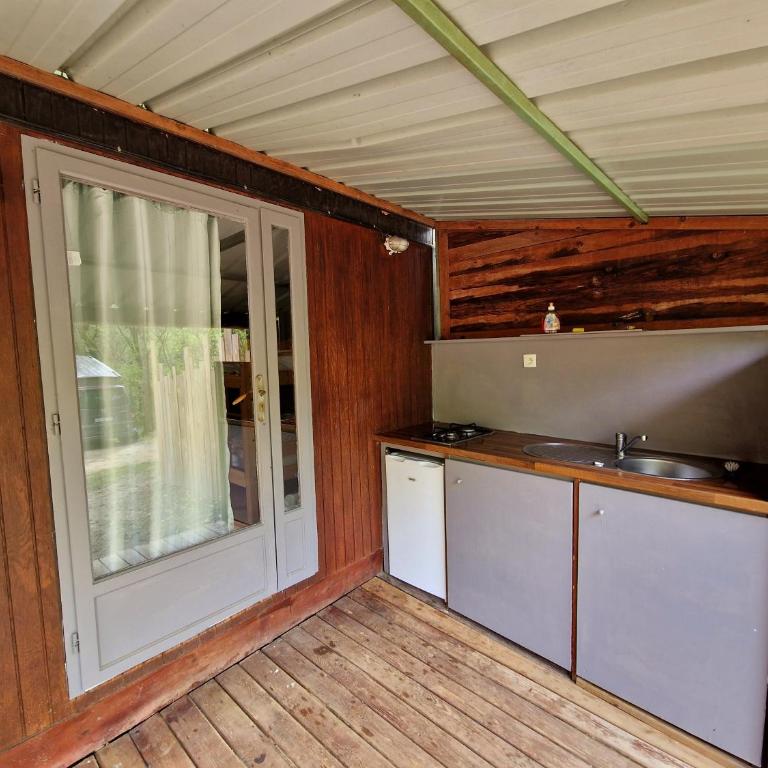 Camp des Gorges - Camping Nature - Chambre Quadruple avec Salle de Bains Commune - 9