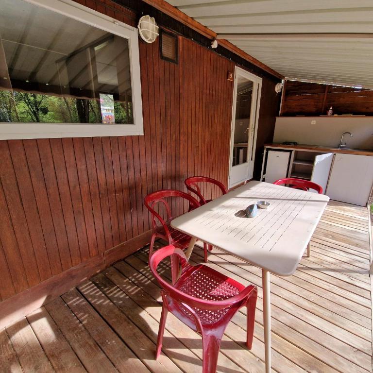 Camp des Gorges - Camping Nature - Chambre Quadruple avec Salle de Bains Commune - 8