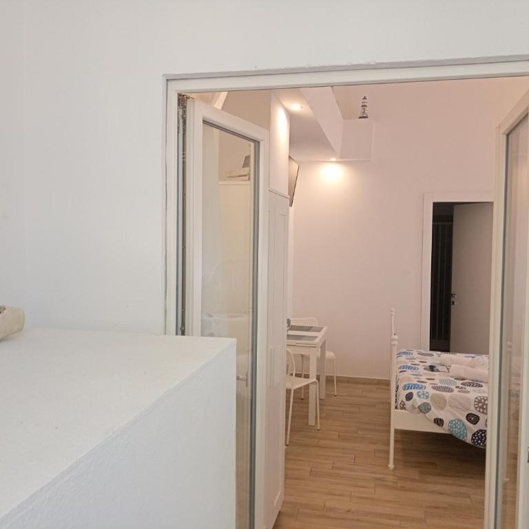White shell rooms self check-in - Camera Matrimoniale Economy - 2